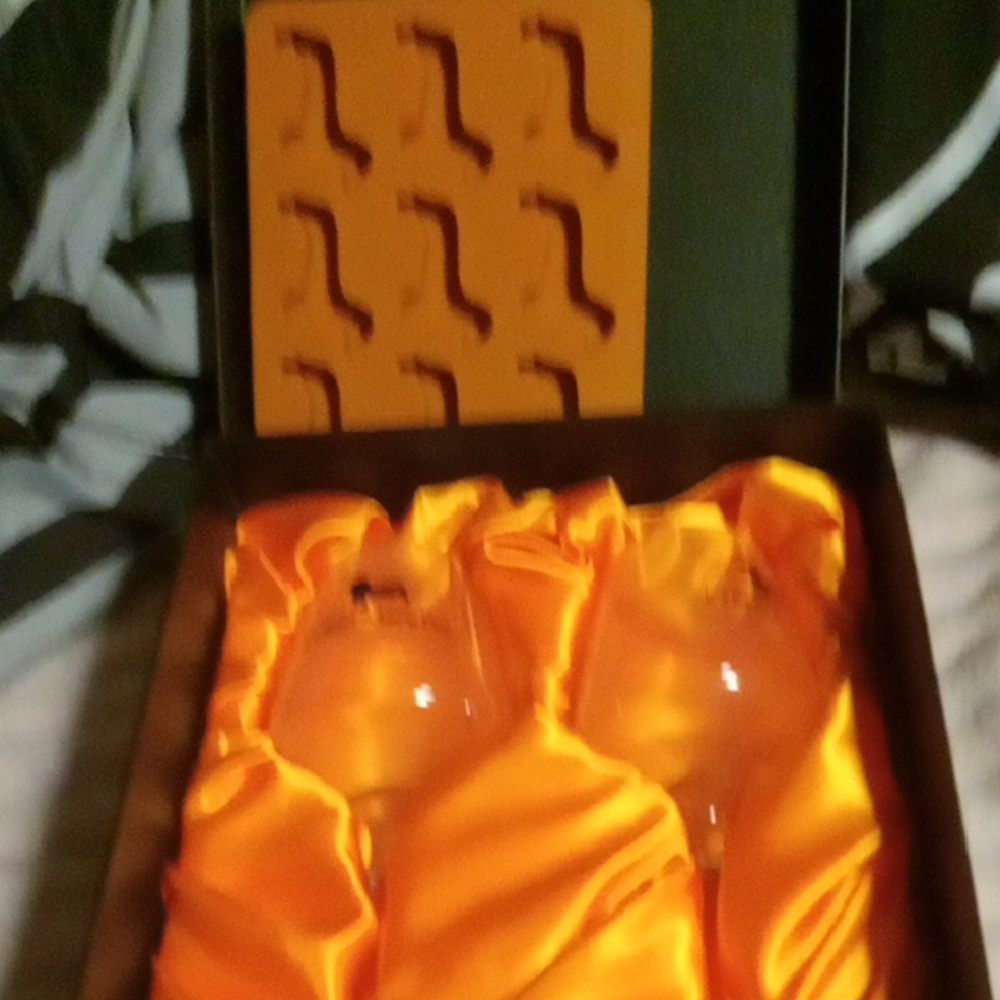 A Set Of Glass Wine And Ice Tray Good Condition No Brand